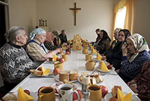 Šventiniai Velykų pietūs Pivašiūnų senelių namuose
